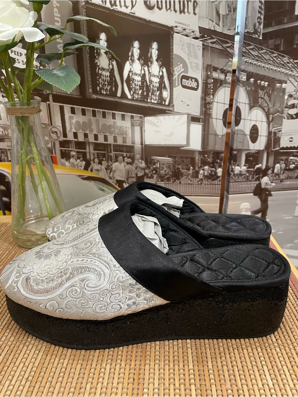 Elegant Silver Embroidered Slip-On Women’s Mules/Slides, Size 8, Glitter Z Brand